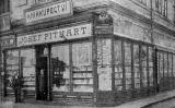 Knihkupectví Josef Pithart v Kroměříži (před 1911)